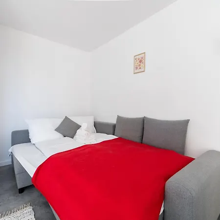 Red Accent Cosy Poznan